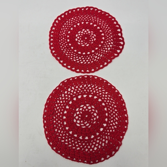 VINTAGE HANDMADE ROUND LACE DOILIES RED WHITE & BLUE KITCHEN LINENS DECOR LOT 7 - Picture 7 of 9